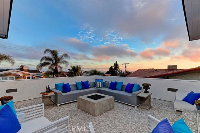 931 Duncan Place, Manhattan Beach, California 90266, 5 Bedrooms Bedrooms, ,4 BathroomsBathrooms,Residential,Sold,Duncan,SB17175119