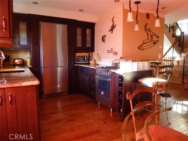 831 6th Street, Hermosa Beach, California 90254, 2 Bedrooms Bedrooms, ,1 BathroomBathrooms,Residential,Sold,6th,OC20129630