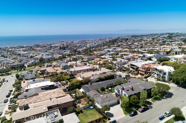 204 Poinsettia Avenue, Manhattan Beach, California 90266, 4 Bedrooms Bedrooms, ,3 BathroomsBathrooms,Residential,Sold,Poinsettia,SB20091825