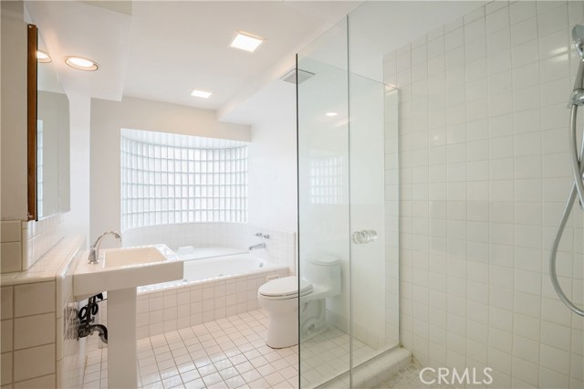 116 26th Street, Manhattan Beach, California 90266, 2 Bedrooms Bedrooms, ,2 BathroomsBathrooms,Residential,Sold,26th,SB21017134