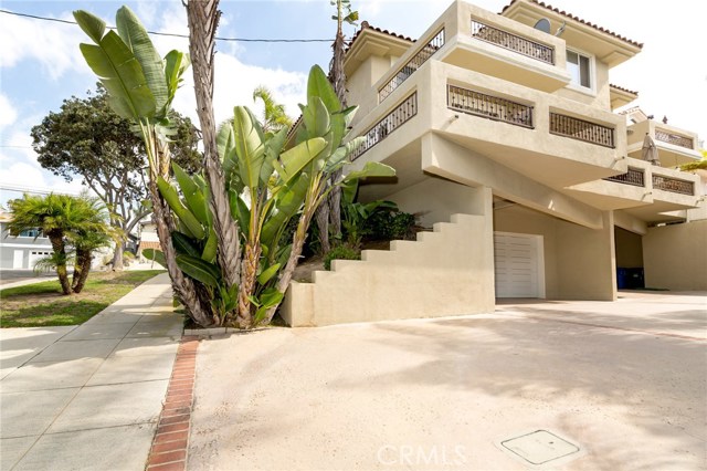 727 Lucia Avenue, Redondo Beach, California 90277, 3 Bedrooms Bedrooms, ,2 BathroomsBathrooms,Residential,Sold,Lucia,SB17222950