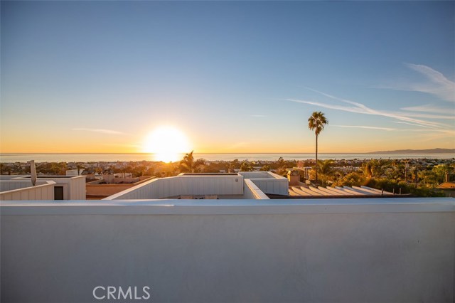 939 15th Street, Hermosa Beach, California 90254, 4 Bedrooms Bedrooms, ,5 BathroomsBathrooms,Residential,Sold,15th,SB21011635