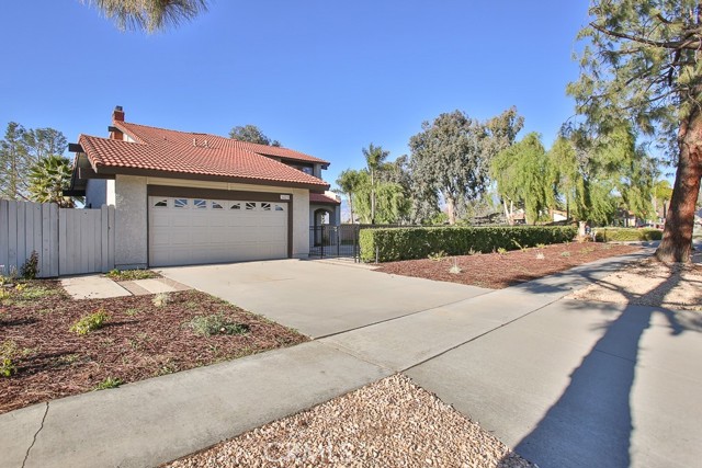 Detail Gallery Image 1 of 1 For 1421 Diamond Ct, Redlands,  CA 92374 - 5 Beds | 2/1 Baths