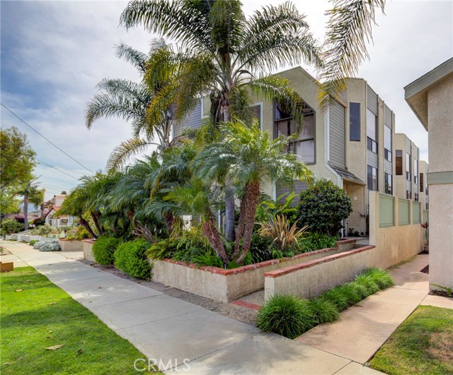 217 Helberta Avenue, Redondo Beach, California 90277, 3 Bedrooms Bedrooms, ,2 BathroomsBathrooms,Residential,Sold,Helberta,SB19082570