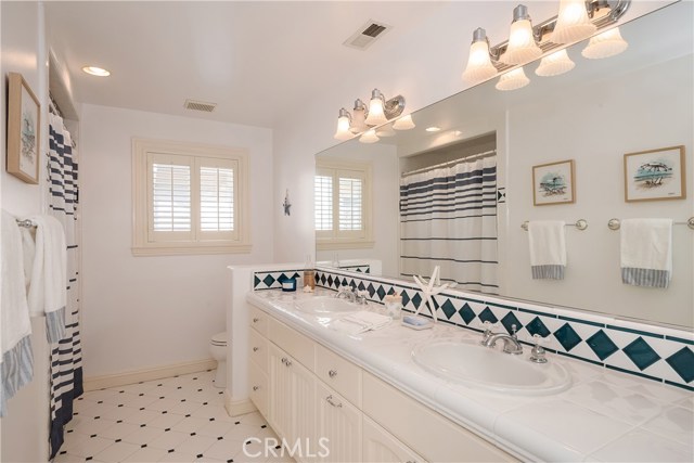 2004 Manzanita Lane, Manhattan Beach, California 90266, 5 Bedrooms Bedrooms, ,3 BathroomsBathrooms,Residential,Sold,Manzanita,SB20222651