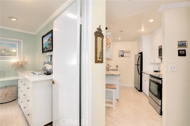 650 The Vlg, Redondo Beach, California 90277, 1 Bedroom Bedrooms, ,1 BathroomBathrooms,Residential,Sold,The Vlg,SB18021367