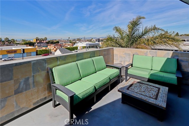 819 6th Street, Hermosa Beach, California 90254, 4 Bedrooms Bedrooms, ,3 BathroomsBathrooms,Residential,Sold,6th,SB18053350