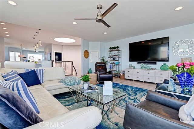 300 28th Street, Hermosa Beach, California 90254, 4 Bedrooms Bedrooms, ,4 BathroomsBathrooms,Residential,Sold,28th,SB18066666