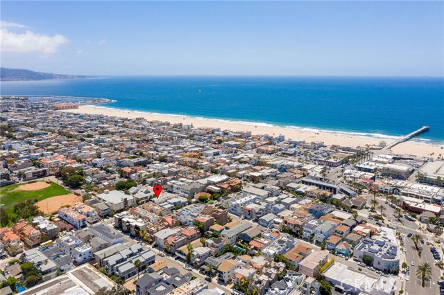 407 11th Street, Hermosa Beach, California 90254, 3 Bedrooms Bedrooms, ,2 BathroomsBathrooms,Residential,Sold,11th,SB20123625