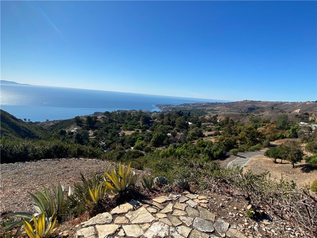 60 Portuguese Bend Road, Rolling Hills, California 90274, 3 Bedrooms Bedrooms, ,1 BathroomBathrooms,Residential,Sold,Portuguese Bend Road,PV20247927