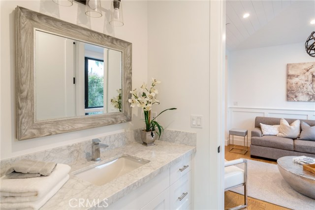 2400 John Street, Manhattan Beach, California 90266, 5 Bedrooms Bedrooms, ,2 BathroomsBathrooms,Residential,Sold,John,SB19208383