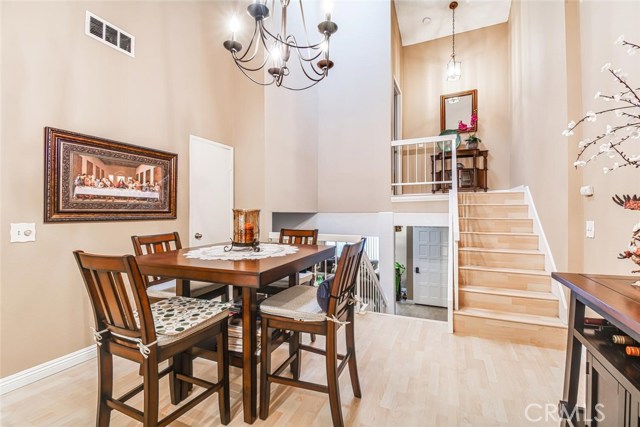 Lovely dining area right off the kitchen