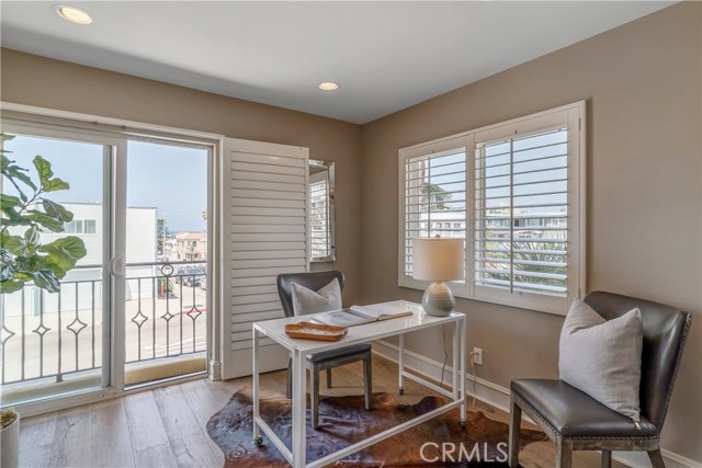 214 10th Street, Hermosa Beach, California 90254, 3 Bedrooms Bedrooms, ,3 BathroomsBathrooms,Residential,Sold,10th,SB18167893