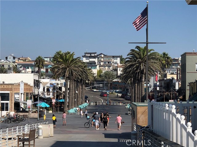 1707 Pacific Coast, Hermosa Beach, California 90254, 2 Bedrooms Bedrooms, ,2 BathroomsBathrooms,Residential,Sold,Pacific Coast,SB18261938