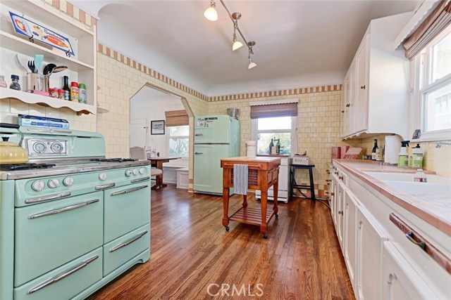 2722 Hermosa Avenue, Hermosa Beach, California 90254, 4 Bedrooms Bedrooms, ,2 BathroomsBathrooms,Residential,Sold,Hermosa,SB17280753