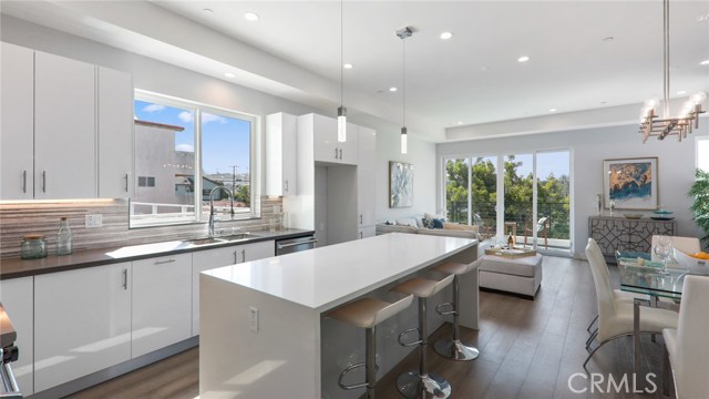 1700 Carlson Ln, Redondo Beach, California 90278, 3 Bedrooms Bedrooms, ,3 BathroomsBathrooms,Residential,Sold,Carlson Ln,PV20186128