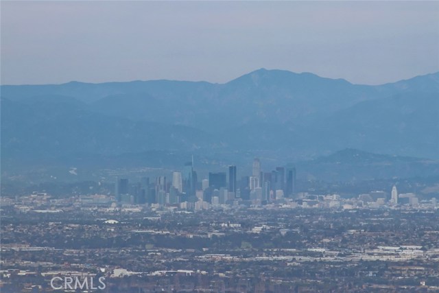 WOW WOW VIEW OF THE CITY AND MOUNTAINS