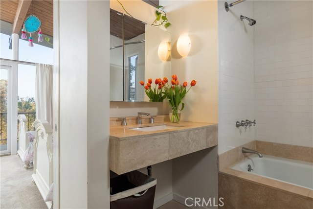 2404 Laurel Avenue, Manhattan Beach, California 90266, 5 Bedrooms Bedrooms, ,4 BathroomsBathrooms,Residential,Sold,Laurel,SB20035806