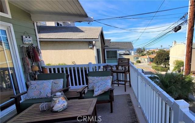 1124 11th Street, Hermosa Beach, California 90254, 3 Bedrooms Bedrooms, ,1 BathroomBathrooms,Residential,Sold,11th Street,SB20025599