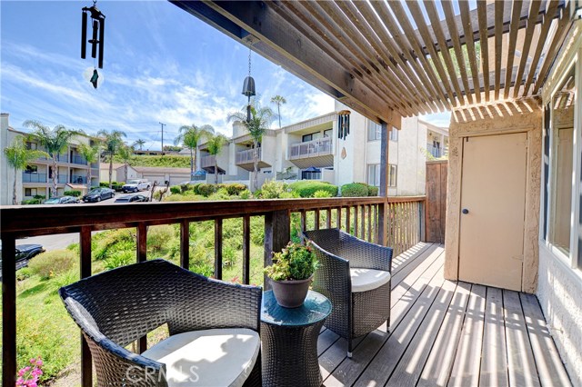 Large balcony/deck Large balcony/deck