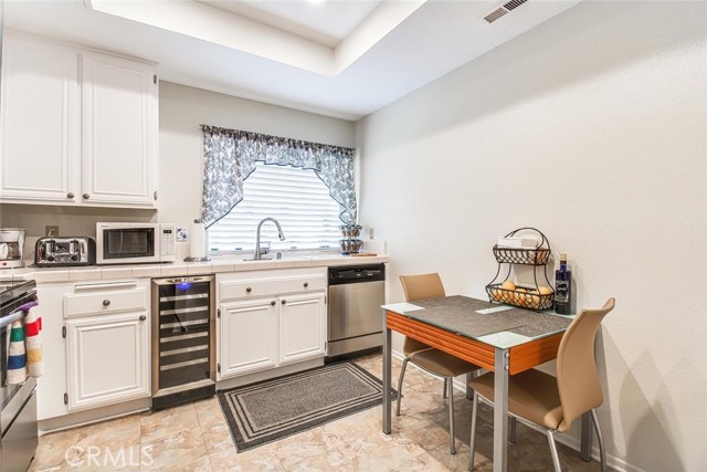 Nice eating area in the kitchen