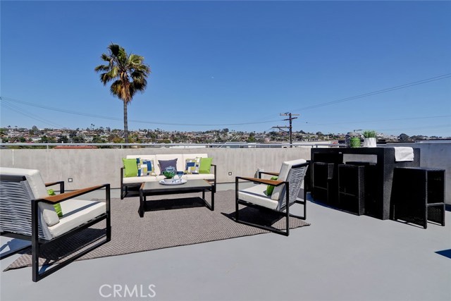 354 Longfellow Avenue, Hermosa Beach, California 90254, 3 Bedrooms Bedrooms, ,2 BathroomsBathrooms,Residential,Sold,Longfellow,SB19093586