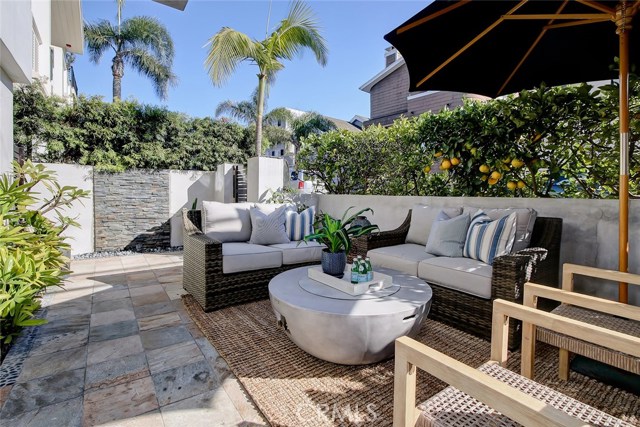 417 27th Street, Manhattan Beach, California 90266, 3 Bedrooms Bedrooms, ,1 BathroomBathrooms,Residential,Sold,27th,SB21023616