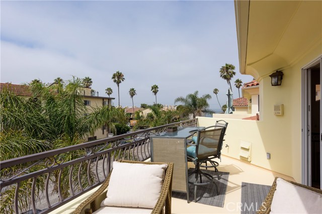 203 Avenue E, Redondo Beach, California 90277, 3 Bedrooms Bedrooms, ,2 BathroomsBathrooms,Residential,Sold,Avenue E,SB17173382