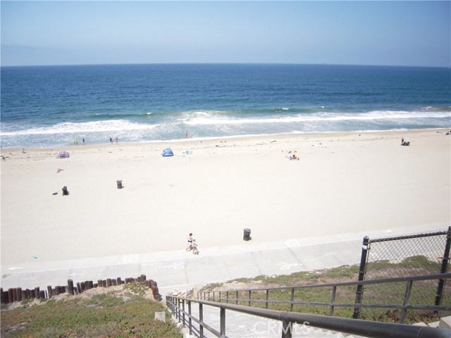 1062 Avenue C, Redondo Beach, California 90277, 2 Bedrooms Bedrooms, ,1 BathroomBathrooms,Residential,Sold,Avenue C,SB20138580