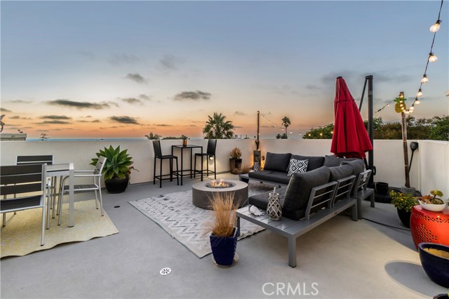 636 Vincent Park #A, Redondo Beach, California 90277, 3 Bedrooms Bedrooms, ,2 BathroomsBathrooms,Residential,Sold,Vincent Park #A,SB20200007