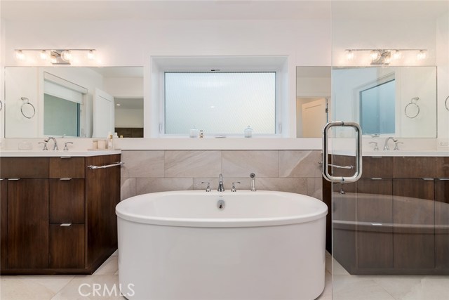 1072 7th Street, Hermosa Beach, California 90254, 4 Bedrooms Bedrooms, ,3 BathroomsBathrooms,Residential,Sold,7th,SB19164165