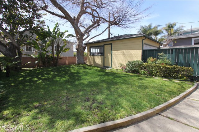 1216 18th Street, Manhattan Beach, California 90266, 3 Bedrooms Bedrooms, ,1 BathroomBathrooms,Residential,Sold,18th,SB19080474