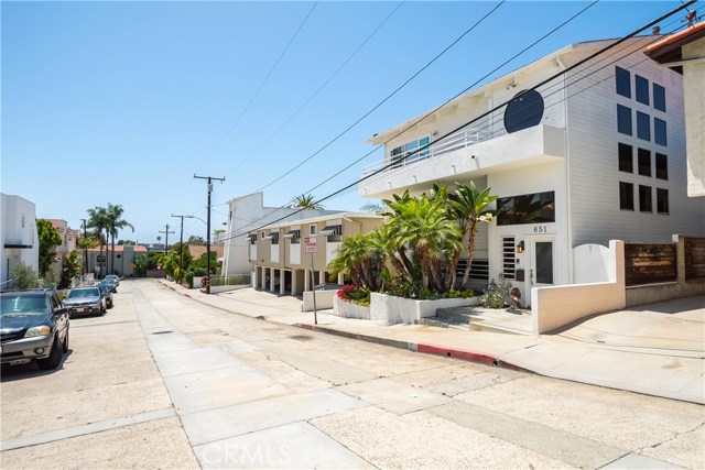 651 4th Street, Hermosa Beach, California 90254, 3 Bedrooms Bedrooms, ,2 BathroomsBathrooms,Residential,Sold,4th,SB20132853