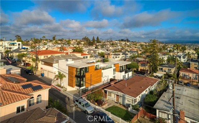 946 8th Street, Hermosa Beach, California 90254, 4 Bedrooms Bedrooms, ,3 BathroomsBathrooms,Residential,Sold,8th,SB20005641