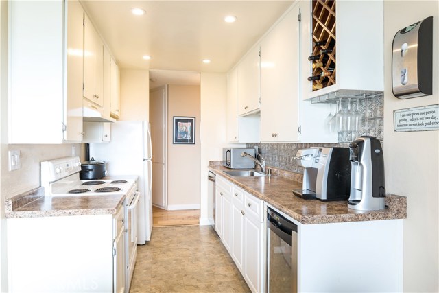 650 The Village, Redondo Beach, California 90277, 2 Bedrooms Bedrooms, ,2 BathroomsBathrooms,Residential,Sold,The Village,SB17108266