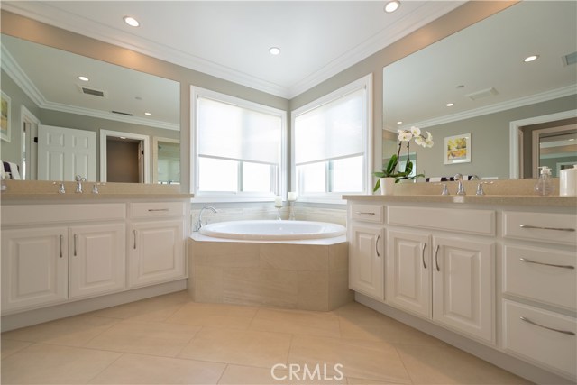 613 Lucia Avenue, Redondo Beach, California 90277, 3 Bedrooms Bedrooms, ,2 BathroomsBathrooms,Residential,Sold,Lucia,SB19228857