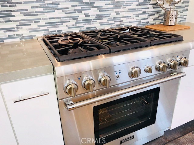 Thermador Gas Range with 6 pedestal Star Burners