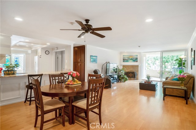 428 Esplanade, Redondo Beach, California 90277, 3 Bedrooms Bedrooms, ,2 BathroomsBathrooms,Residential,Sold,Esplanade,SB18127217