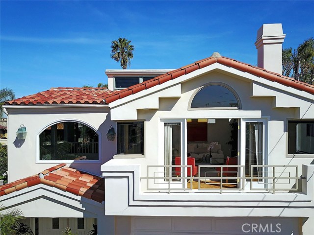 939 1st Street, Manhattan Beach, California 90266, 4 Bedrooms Bedrooms, ,4 BathroomsBathrooms,Residential,Sold,1st,SB17057614
