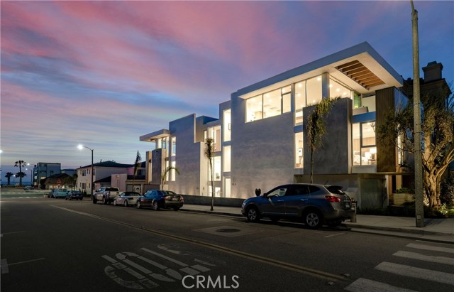 131 2nd Street, Hermosa Beach, California 90254, 4 Bedrooms Bedrooms, ,4 BathroomsBathrooms,Residential,Sold,2nd,SB19073645