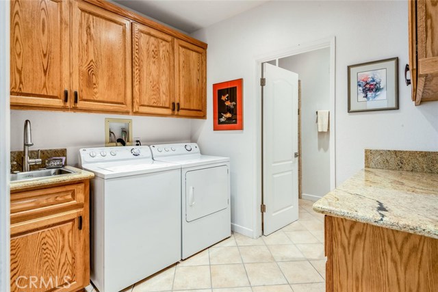 Laundry Room / Granite Counter top / Custom Cabinets