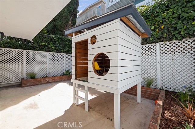 Imagine how much fun the kids could have in this playhouse!?!