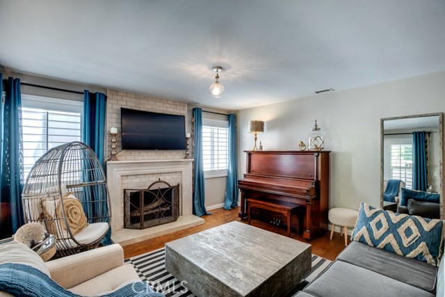 904 Knob Hill Avenue, Redondo Beach, California 90277, 4 Bedrooms Bedrooms, ,2 BathroomsBathrooms,Residential,Sold,Knob Hill,SB20157214