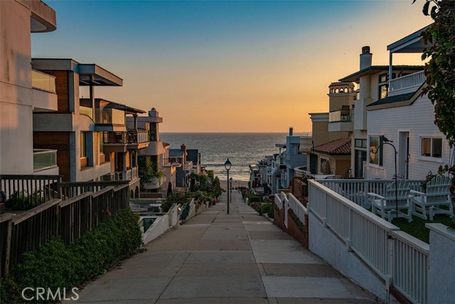 401 17th Street, Manhattan Beach, California 90266, ,Residential Income,Sold,17th,SB19145468