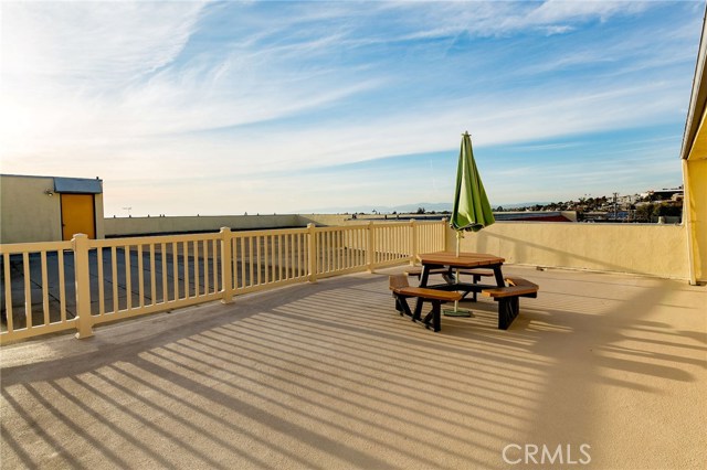 1707 Pacific Coast Highway, Hermosa Beach, California 90254, 2 Bedrooms Bedrooms, ,2 BathroomsBathrooms,Residential,Sold,Pacific Coast Highway,SB19214989