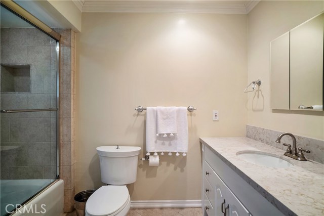 En suite bathroom in 2nd bedroom