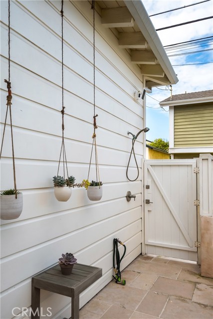 539 23rd Street, Manhattan Beach, California 90266, 5 Bedrooms Bedrooms, ,2 BathroomsBathrooms,Residential,Sold,23rd,SB21059502