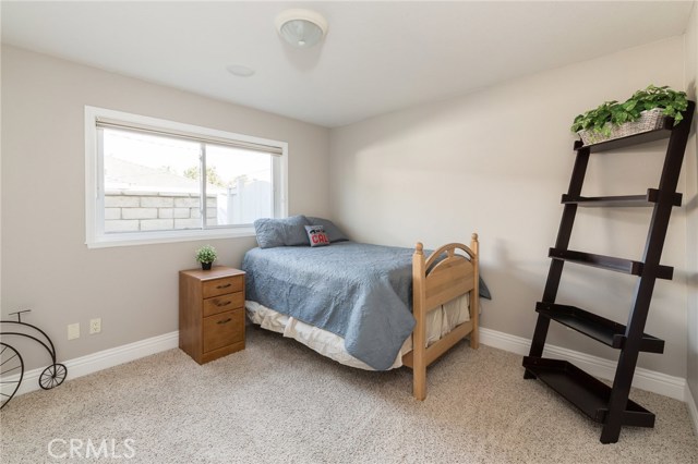 Bedroom 2 - Hunter blinds, built-in sound speakers, light dimmer... Bedroom 2 - Hunter blinds, built-in sound speakers, light dimmer...