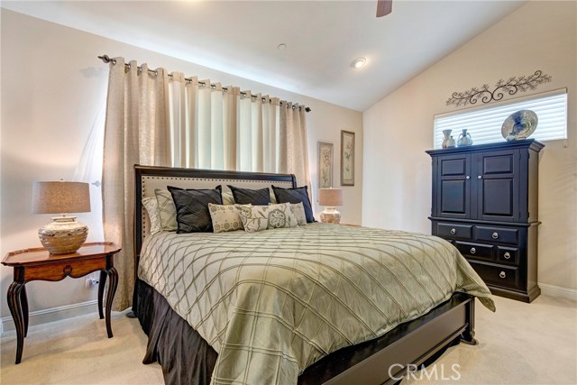 Large master suite with en-suite master bathroom, dual closets, and vaulted ceilings w/ceiling fan.