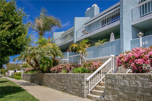 114 Guadalupe Avenue, Redondo Beach, California 90277, 2 Bedrooms Bedrooms, ,Residential,Sold,Guadalupe,SB19074799